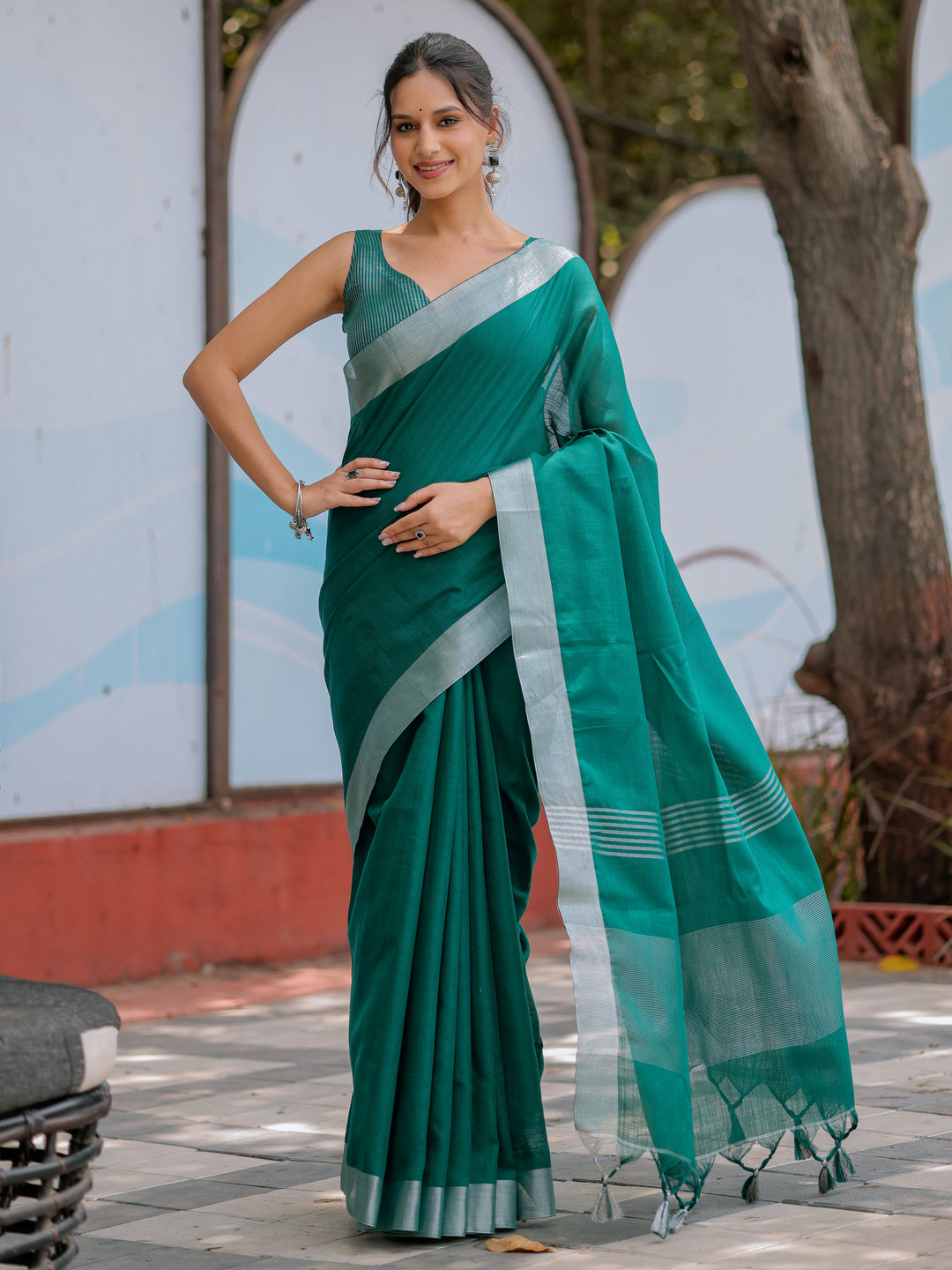 Elegant Emerald Green Pure Handloom Cotton Saree with Silver Border & Tassel Detailing