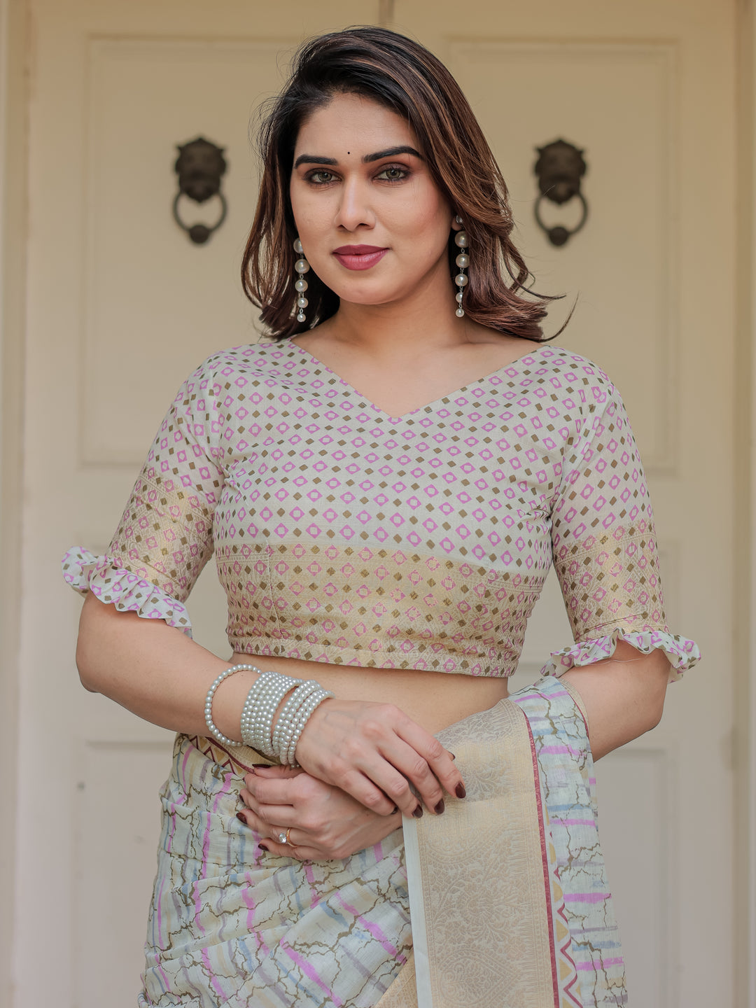 Pastel Grey Geometric Printed Handloom Cotton Saree with Woven Zari Border & Ethnic Pallu