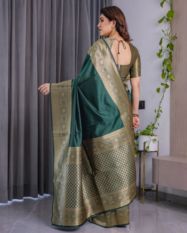 Emerald Green Pure Kanjivaram Silk Saree with Rich Golden Zari Weave & Blouse Piece – 5.5m Saree + 0.8m Blouse