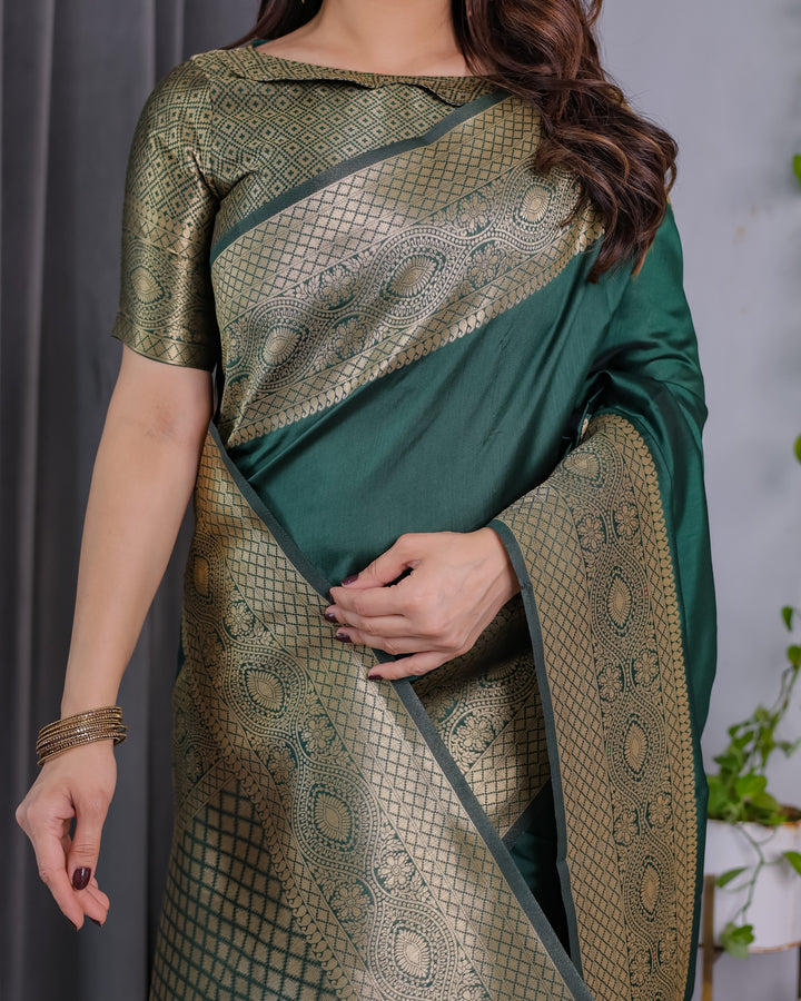 Emerald Green Pure Kanjivaram Silk Saree with Rich Golden Zari Weave & Blouse Piece – 5.5m Saree + 0.8m Blouse