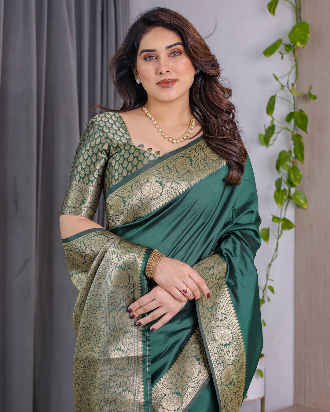Deep Bottle Green Pure Kanjivaram Silk Saree with Floral Golden Zari Border & Blouse – 5.5m Saree + 0.8m Blouse Piece