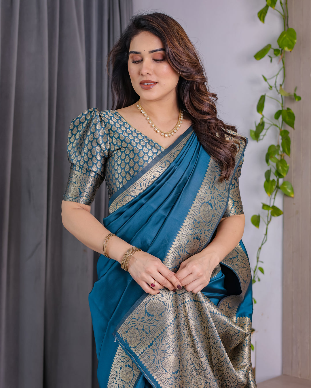 Teal Blue Pure Kanjivaram Silk Saree with Rich Floral Golden Zari Border & Blouse – 5.5m Saree + 0.8m Blouse Piece