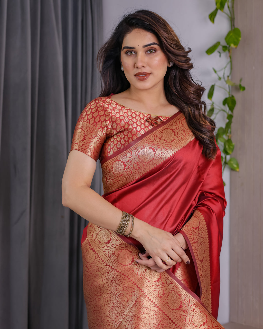 Rust Red Pure Kanjivaram Silk Saree with Intricate Floral Golden Zari Border & Blouse – 5.5m Saree + 0.8m Blouse Piece