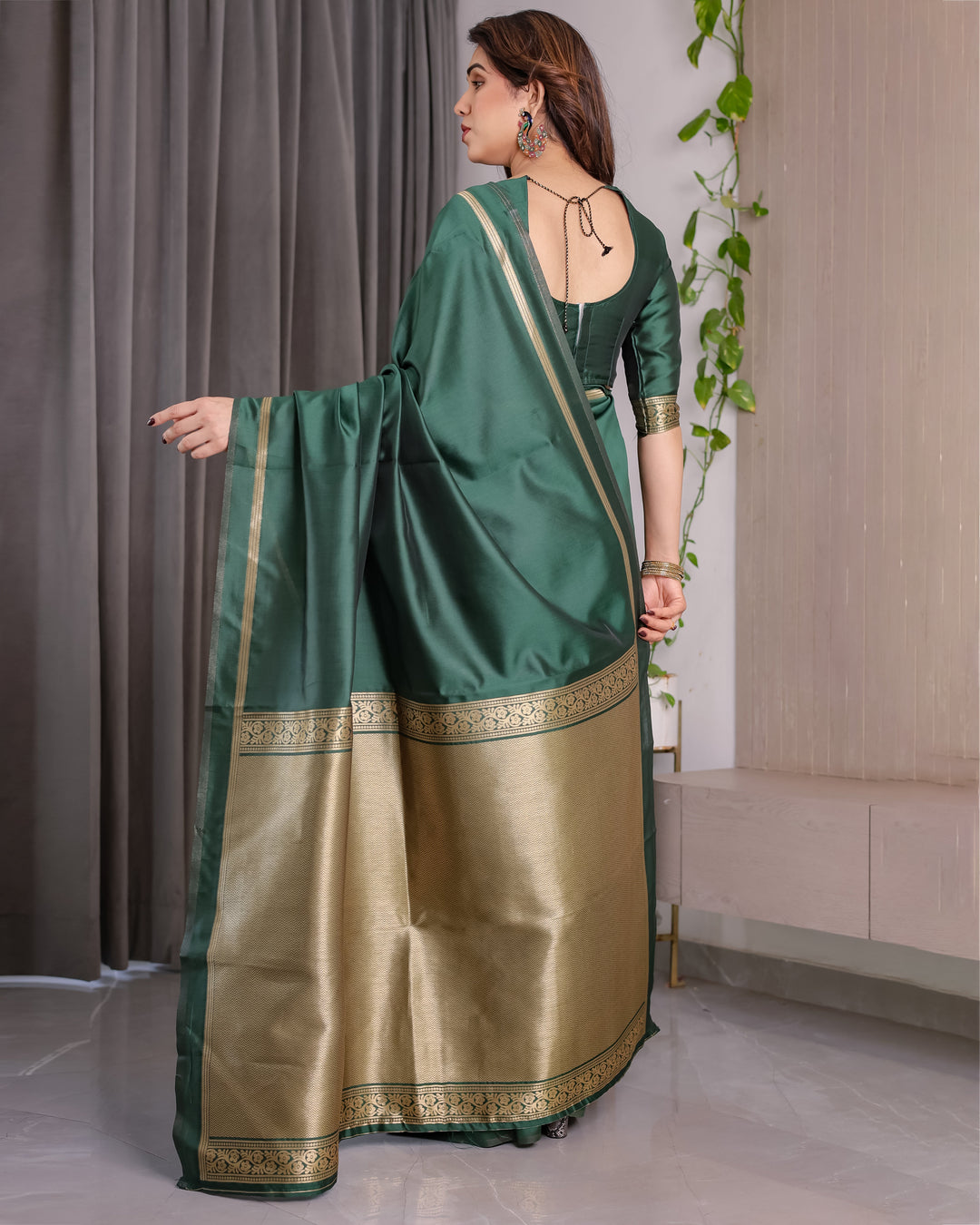 Emerald Green Soft Kanjivaram Silk Saree with Golden Zari Border & Rich Pallu | 5.5m Saree + 0.8m Blouse Piece