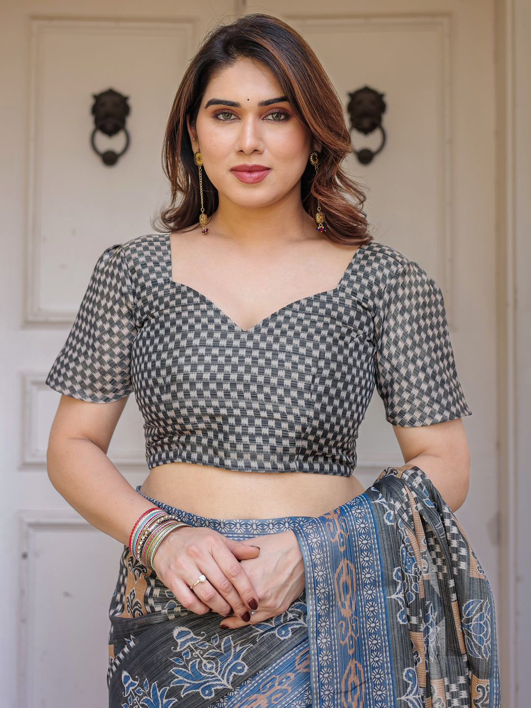 Charcoal Grey & Indigo Blue Ethnic Handloom Cotton-Linen Saree with Woven Border & Tassels – Traditional Elegant Wear