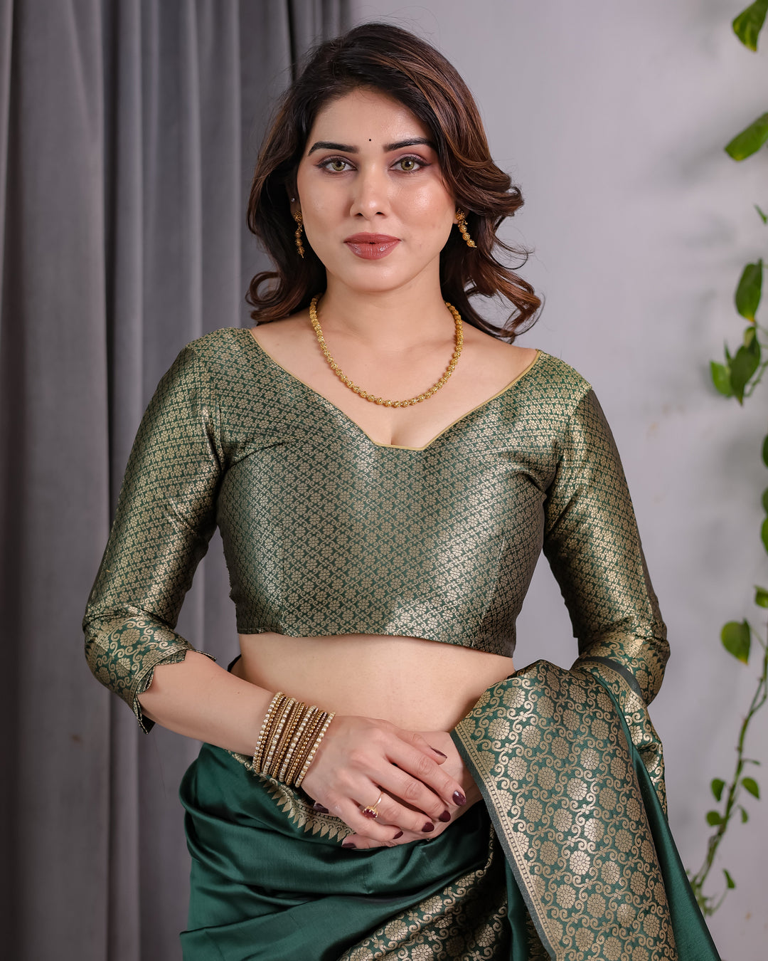 Bottle Green Pure Kanjivaram Silk Saree with All-Over Golden Jacquard Weaving & Designer Blouse | 5.5m Saree + 0.8m Blouse Piece