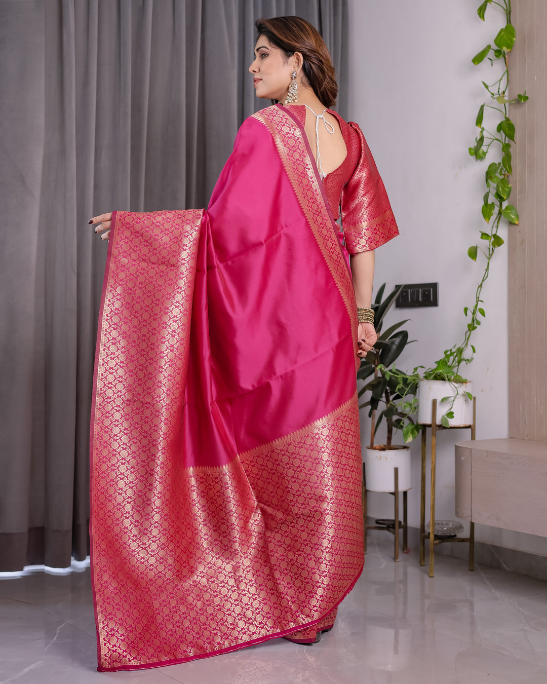 Pink Pure Kanjivaram Silk Saree with Gold Jacquard Border & Rich Woven Pallu | 5.5m Saree + 0.8m Designer Blouse Piece