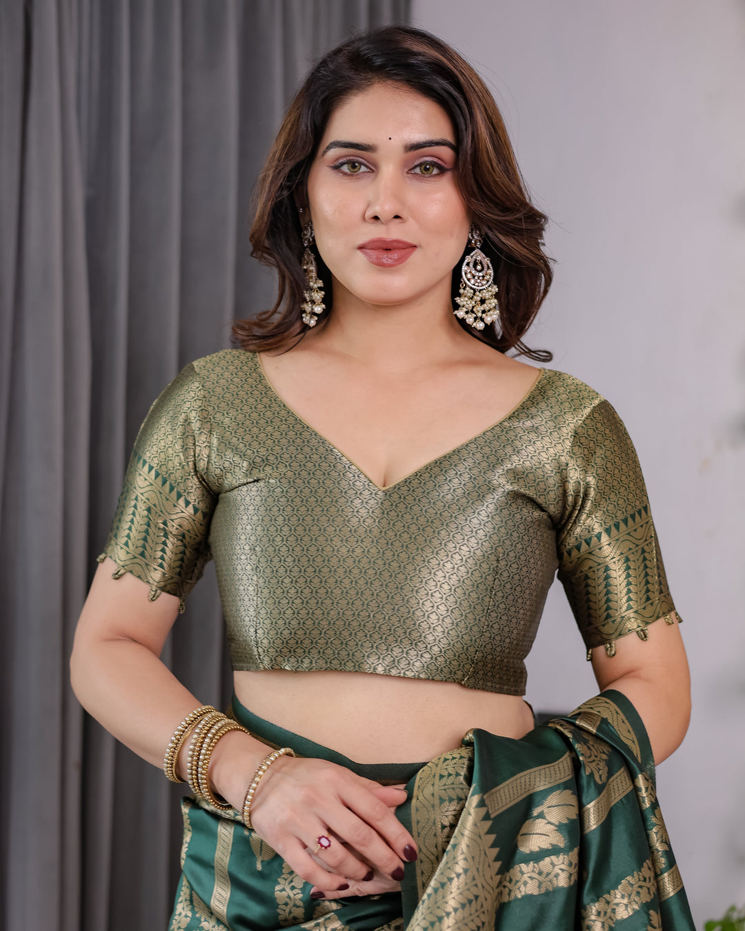 Forest Green Pure Kanjivaram Silk Saree with Gold Striped Floral Pallu & Heavy Zari Border | 5.5m Saree + 0.8m Jacquard Blouse Piece