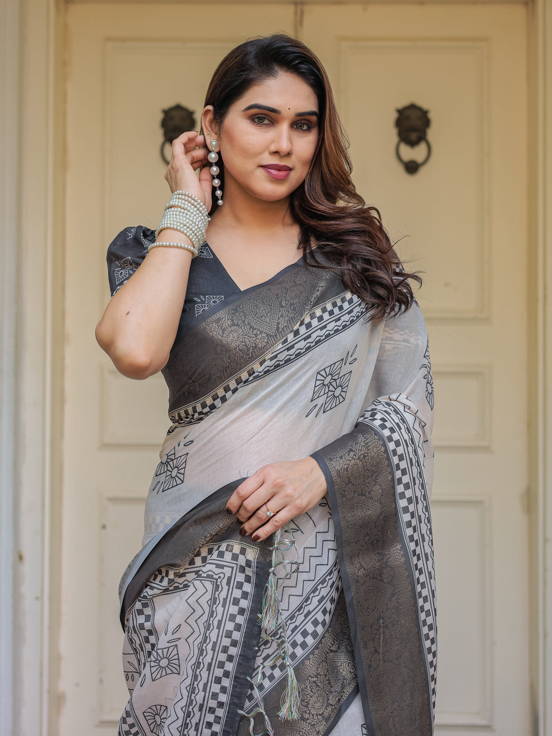 Charcoal Grey Handloom Cotton Printed Saree with Ethnic Geometric Pallu, Woven Border & Tassels – Classic Traditional Wear