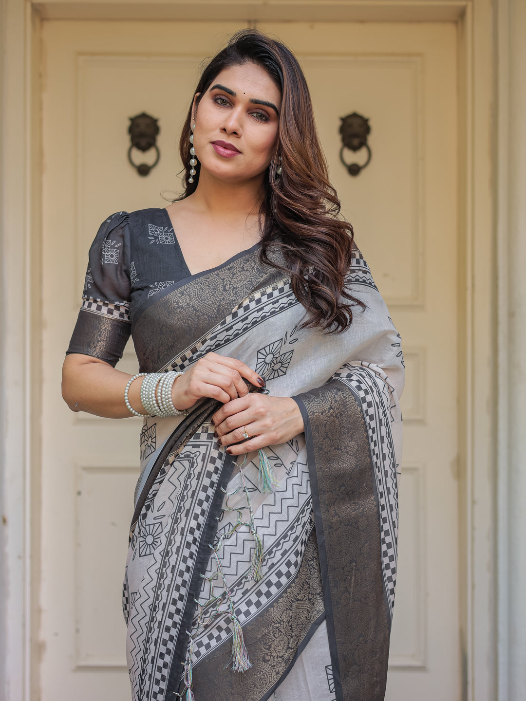 Charcoal Grey Handloom Cotton Printed Saree with Ethnic Geometric Pallu, Woven Border & Tassels – Classic Traditional Wear