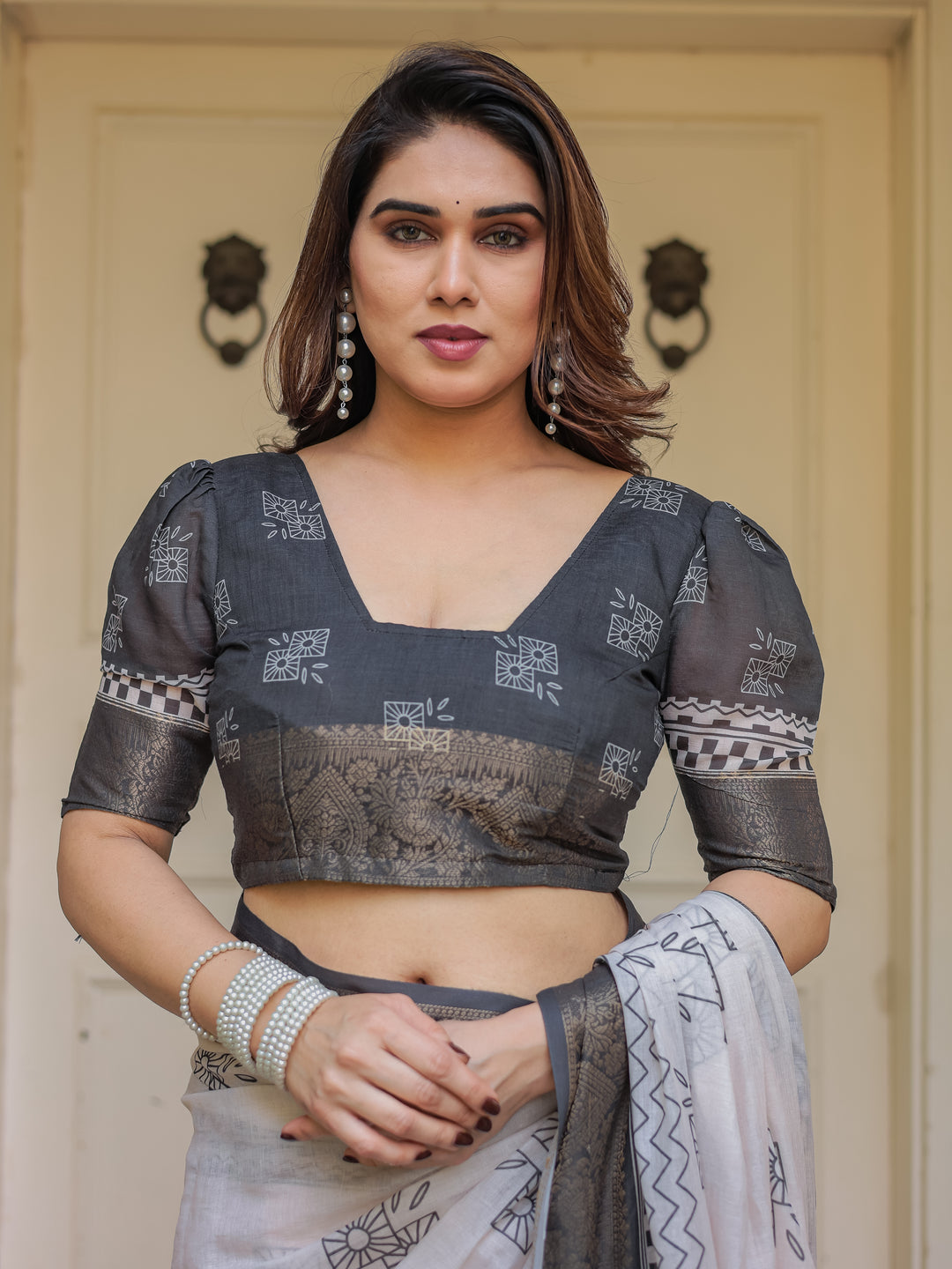 Charcoal Grey Handloom Cotton Printed Saree with Ethnic Geometric Pallu, Woven Border & Tassels – Classic Traditional Wear